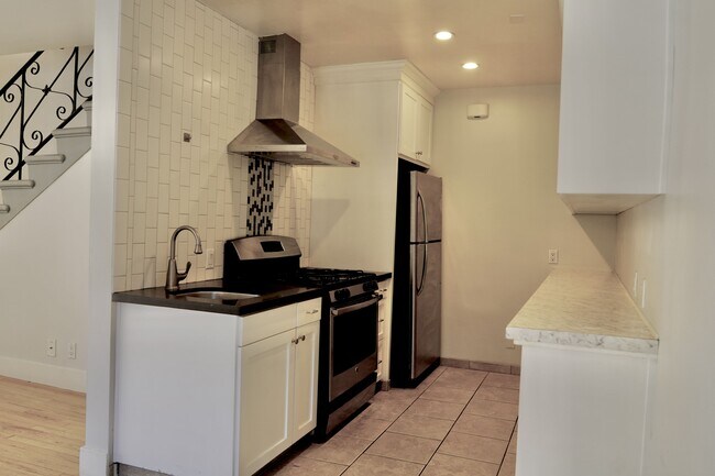 Building Photo - 4423 Cahuenga Blvd