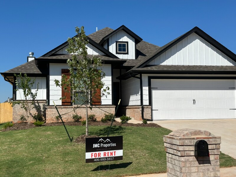 Building Photo - 1621 NE 33rd St