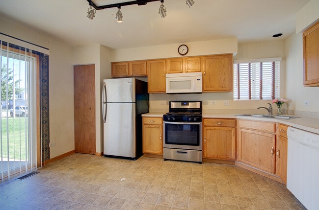 Building Photo - 681 Springwood Dr