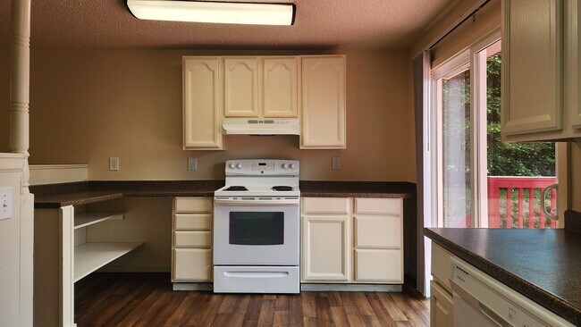Building Photo - Steilacoom 4 Bedroom + Bonus Room!