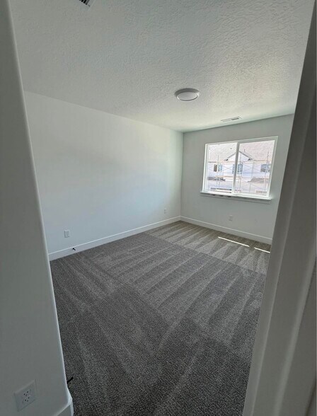 Building Photo - 1057 N Canvasback Dr