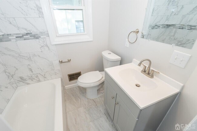 Building Photo - 209 Runyon Ave