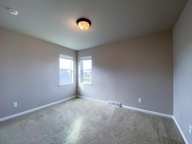 Building Photo - 9626 Sweet Autumn Dr