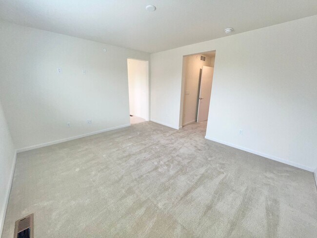 Building Photo - STUNNING 3 bed 2.5 bath new build home in Fort Collins!