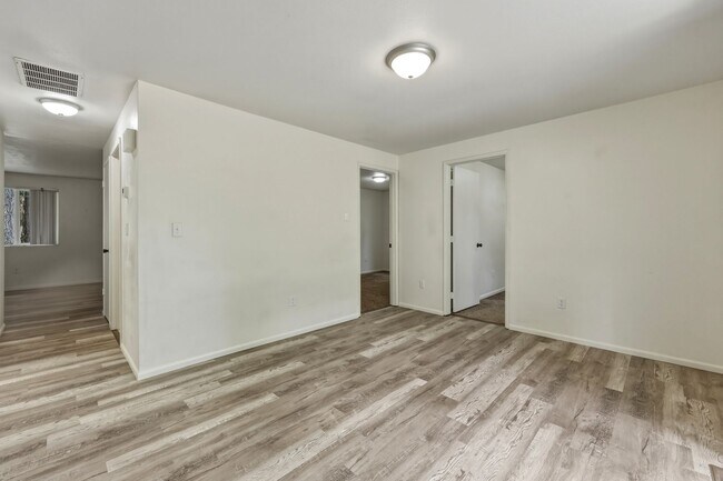 Building Photo - MOVE IN READY NOW!! 4 bed 1 bath on shy half acre! North Thurston School District