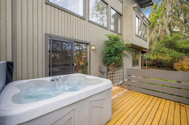 Building Photo - 5504 NE 190th St