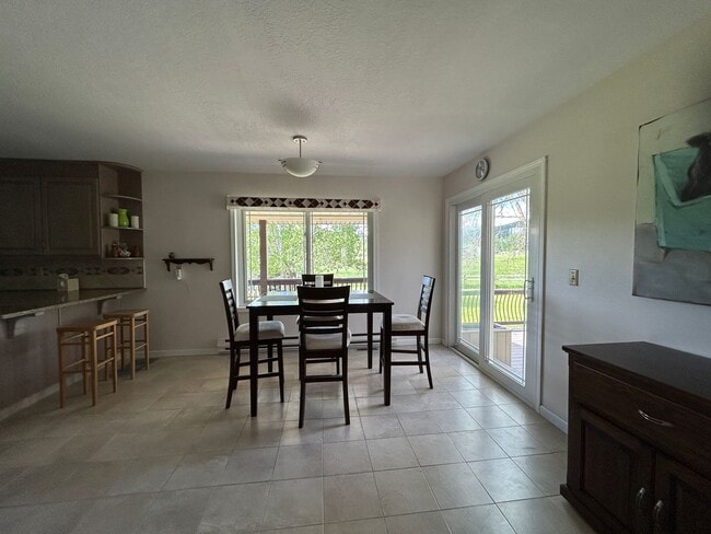 Building Photo - Breathe Taking Views with this 4 bed 3.5 bath home!