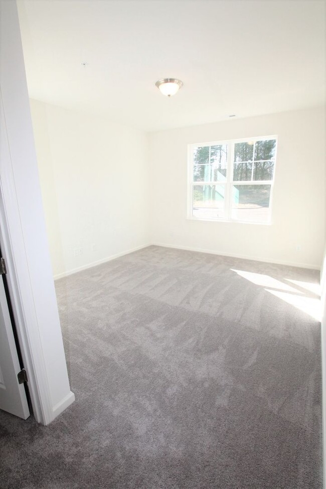 Building Photo - BEAUTIFUL 3BD 2.5 BTH Apartment home RAINT...