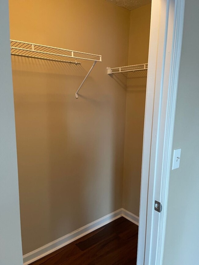 Building Photo - Fresh Renovation, 3 Bedroom Townhouse