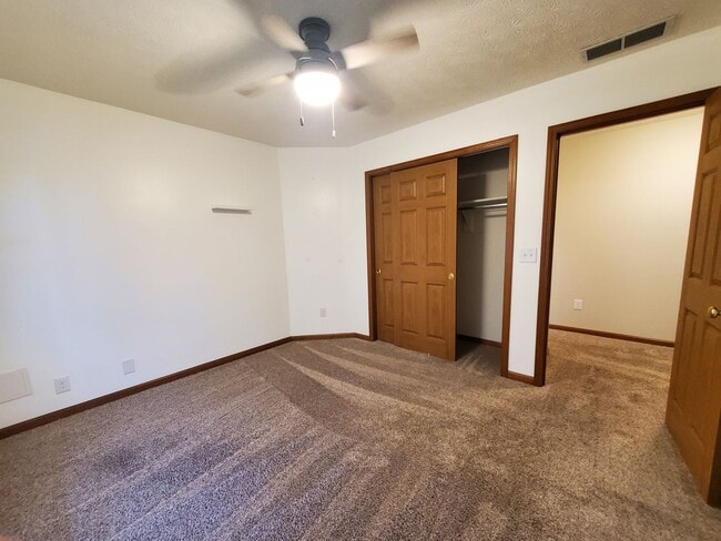 Building Photo - 3-bedroom 2 Bath