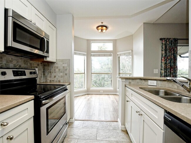 Building Photo - 6000 Shepherd Mountain Cove