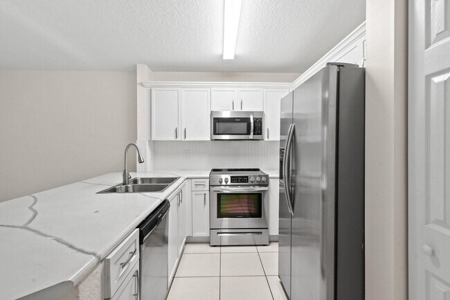 Building Photo - 954 Summit Lake Dr