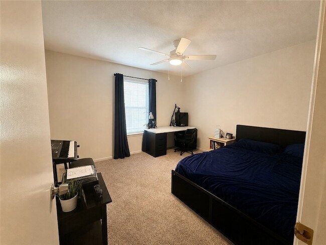 Building Photo - 826 Nimitz St