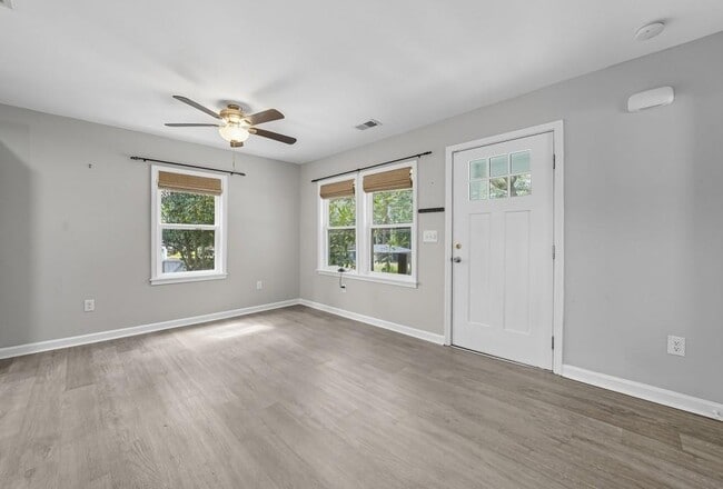 Building Photo - 2490 Barge Rd SW