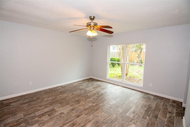 Building Photo - 2302 Cades Cove Dr