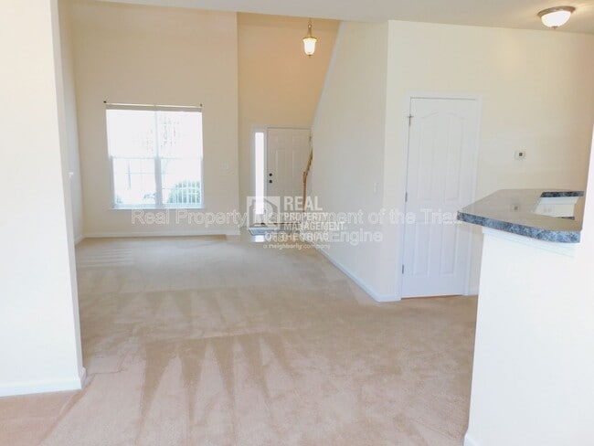 Building Photo - 1017 Hawick Dr