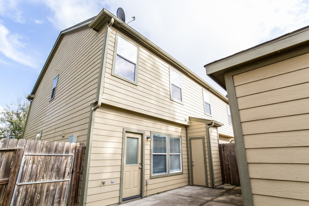 Building Photo - 23611 Twisting Falls Dr