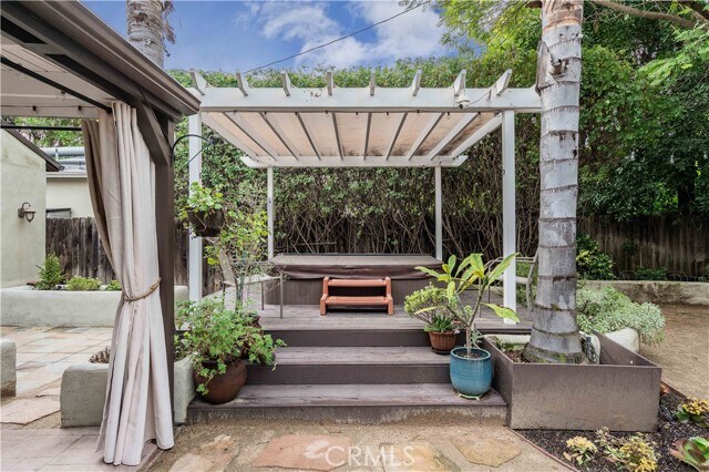 Building Photo - 5823 Vesper Ave