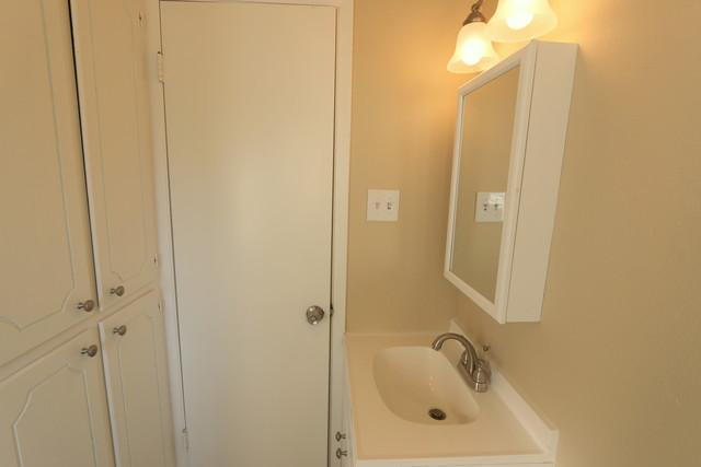 Building Photo - Fantastic Updated Home
