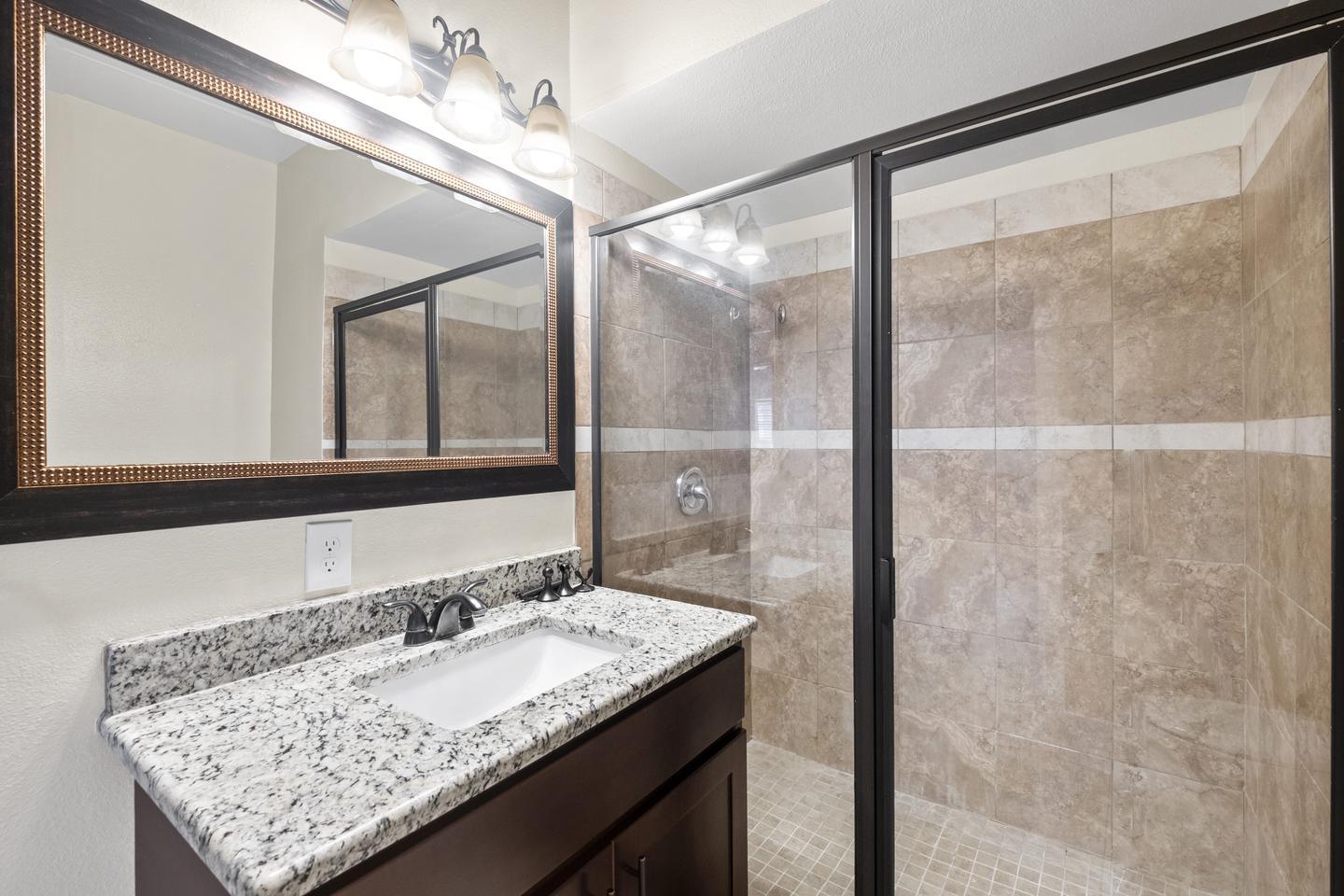 Building Photo - Charming Beacon Hill home with large private backyard