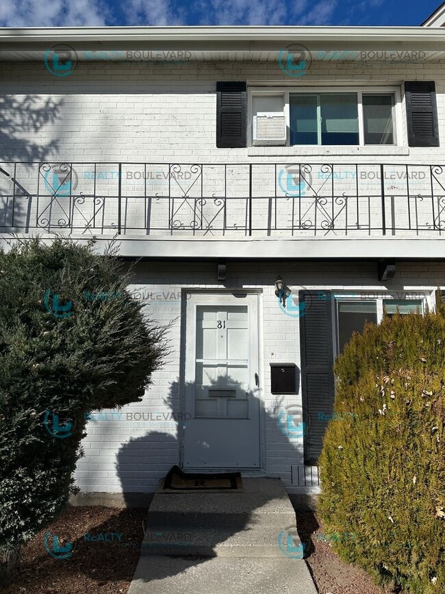 Building Photo - 2-bed, 2-bath, 2-story townhome with pool and park like setting outside the front door.