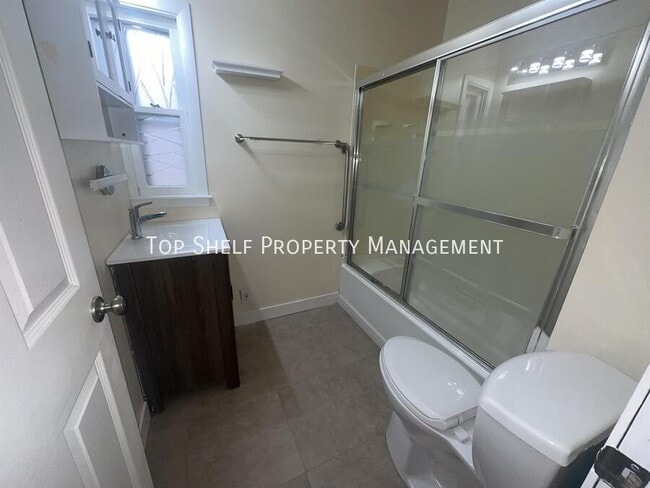 Building Photo - 2823 Holcomb Ave