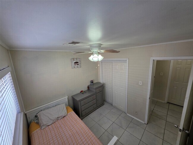 Building Photo - 10315 Carthage Dr