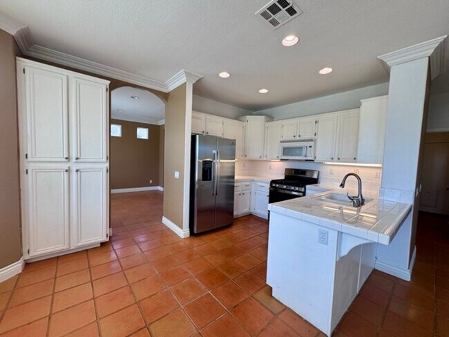 Building Photo - Beautiful 4 Bedroom + Office Home for Lease