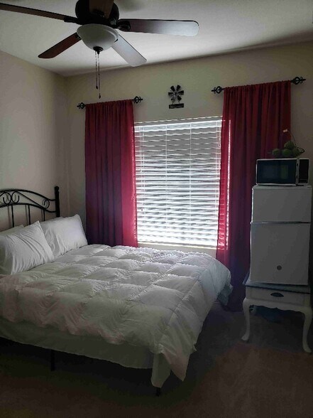 Primary Photo - 1048 S Carriage Ave