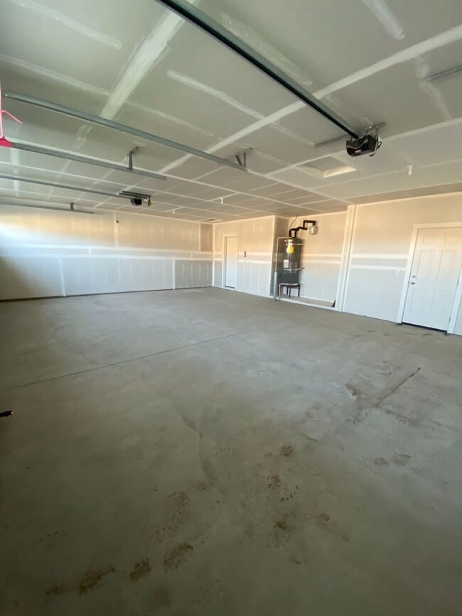 Building Photo - SINGLE FAMILY RANCHER ON ARROW LEAF (APP#146)