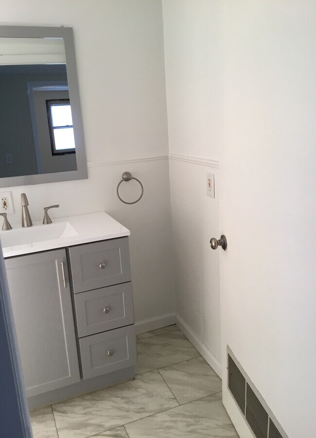 Building Photo - 19-21 Penrose Avenue