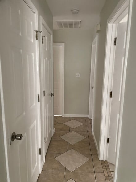 Building Photo - 6254 Kuebel Dr