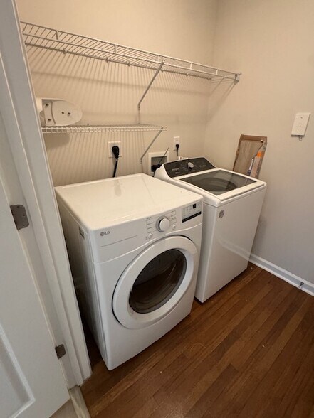 Laundrt Room - 4702 Pennoak Ln
