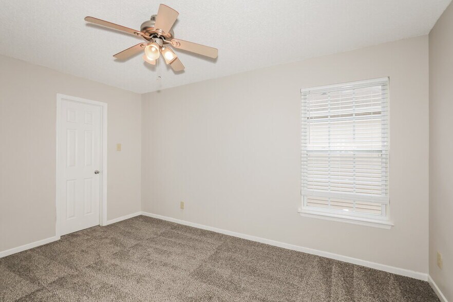 Building Photo - 15459 Border Dr