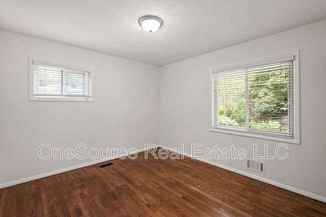 Building Photo - 5070 Crowe Dr SE