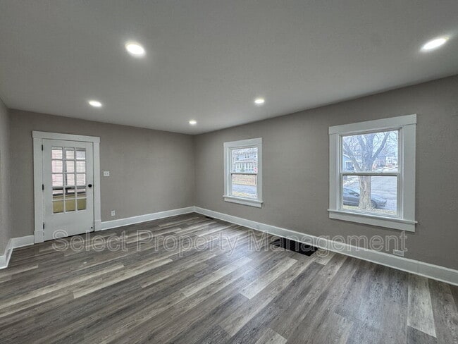 Building Photo - 2927 Hoagland Ave