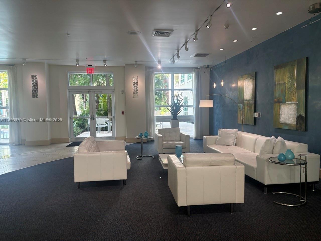 Building Photo - 2000 N Bayshore Dr