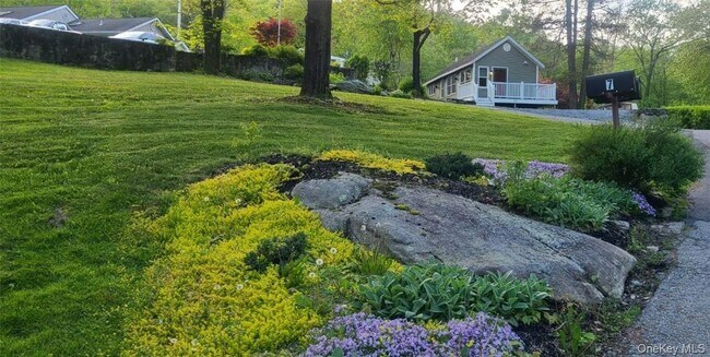 Building Photo - 11 Curry Rd