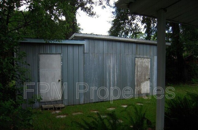 Building Photo - 3353 Ernest St