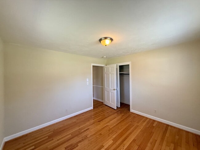 Building Photo - 831 Delmonte Dr NW