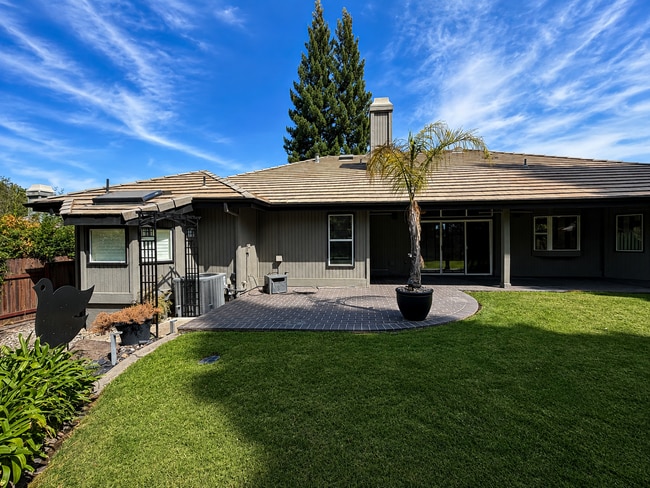 Building Photo - 8036 Glenbar Way