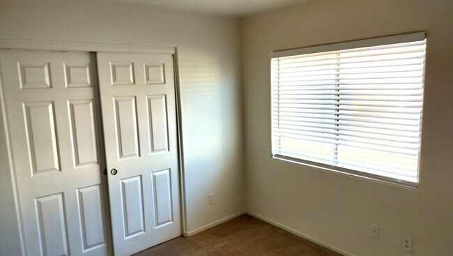Building Photo - Spacious 4-Bedroom in Gated Copper Creek w...