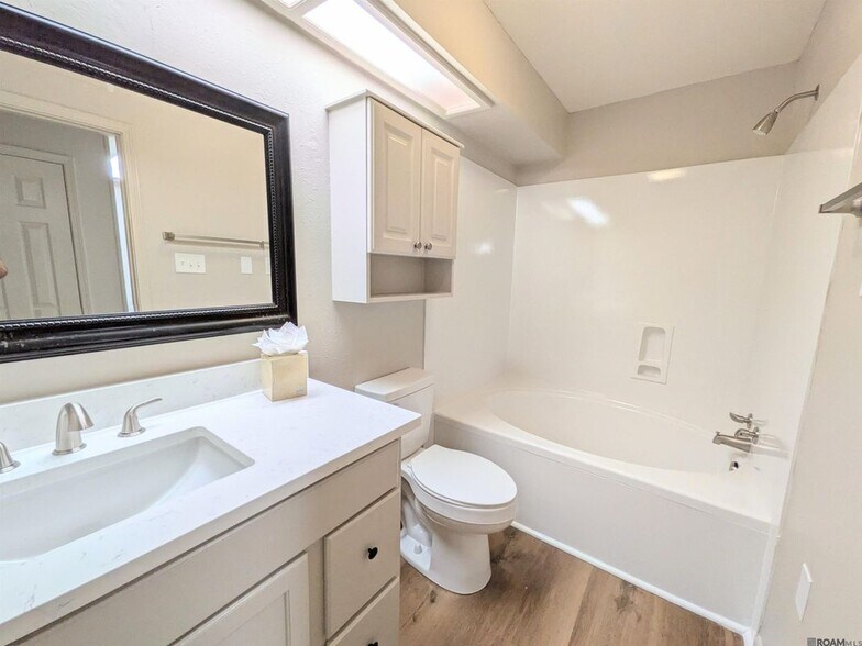 Building Photo - 5233 BUTTERCREEK LN, j2
