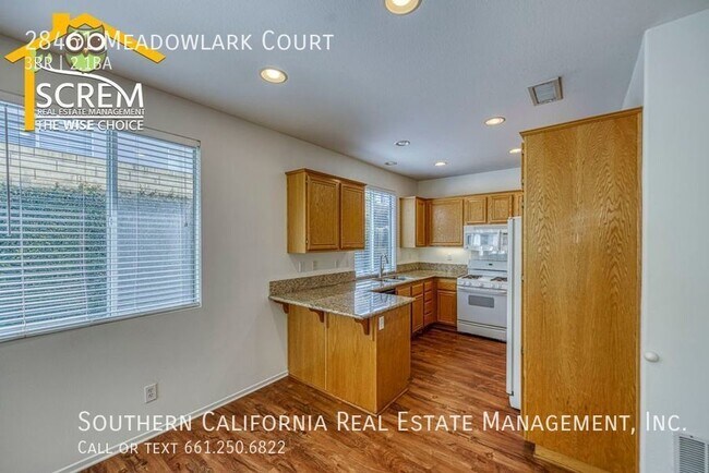 Building Photo - Three Bedroom Mayfair Home in Valencia