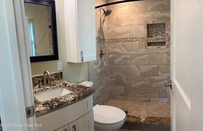 Building Photo - 675 Teak Dr