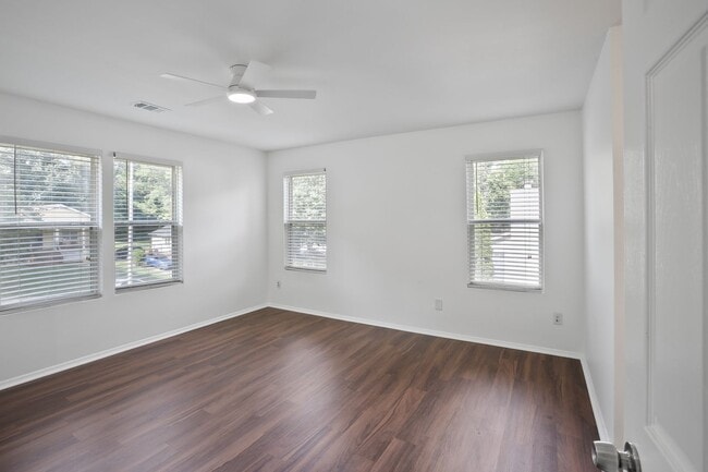 Building Photo - This stylish 4 bedroom, 2.5-bath rental is a true find!
