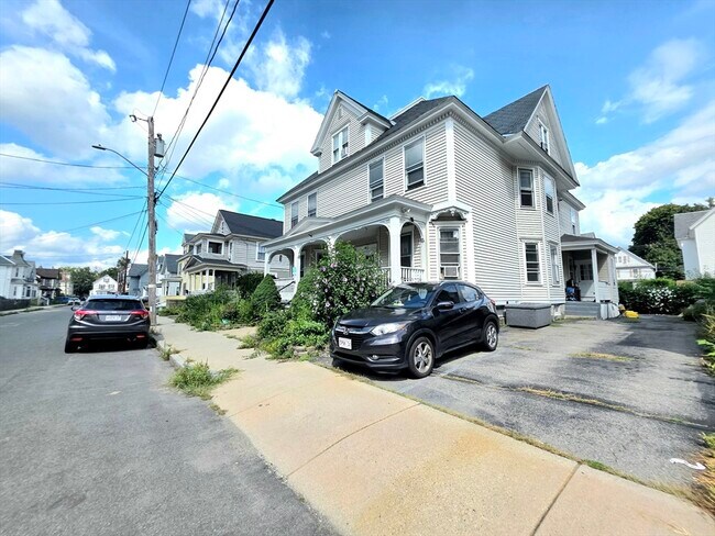 Building Photo - 32 Burtt St