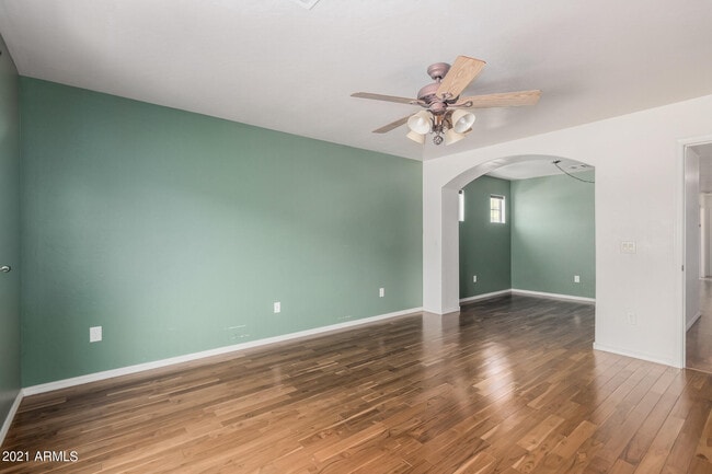 Building Photo - 204 W Mountain Sage Dr