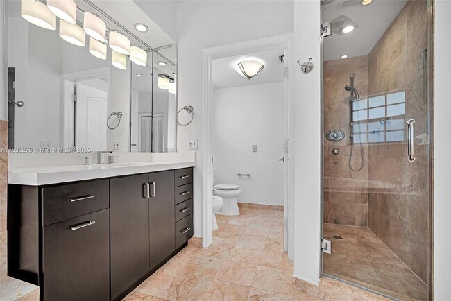 Building Photo - 1135 Asturia Ave