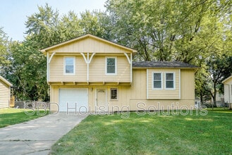 Building Photo - 107 SE Brentwood Dr